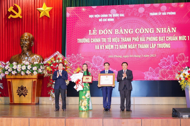 Hải Phòng: Trường Chính trị Tô Hiệu đón bằng công nhận đạt chuẩn mức 1 ảnh 1