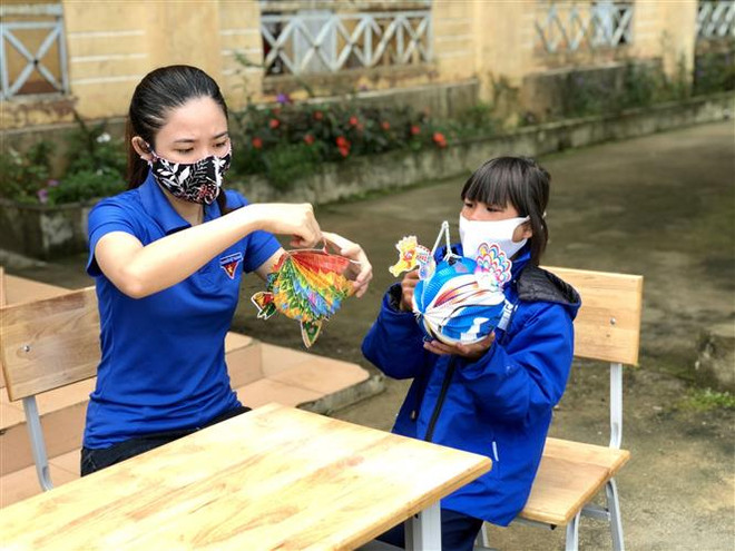 Mang Trung Thu vui tươi, đầm ấm tới thiếu nhi vùng dịch ở Đà Nẵng ảnh 1