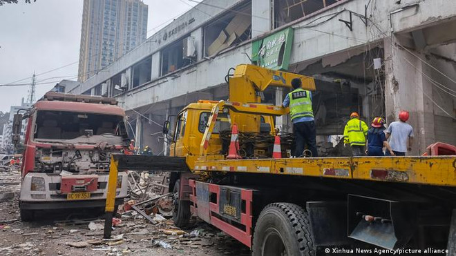 Hiện trường vụ nổ khí gas. (Nguồn: Xinhua) Vụ nổ khí gas làm 26 người chết: Trung Quốc kỷ luật một loạt quan chức ảnh 1