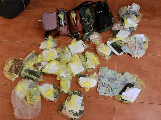 Triệt phá sới bạc lớn trong vườn cao su, tạm giữ 32 đối tượng ảnh 1