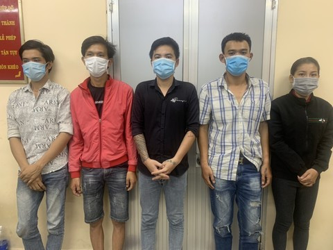 TP Hồ Chí Minh: Triệt phá băng nhóm dùng bình xịt hơi cay để cướp của ảnh 1