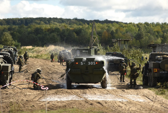 Điện Kremlin chỉ trích khả năng Mỹ cung cấp vũ khí cho Ukraine ảnh 1