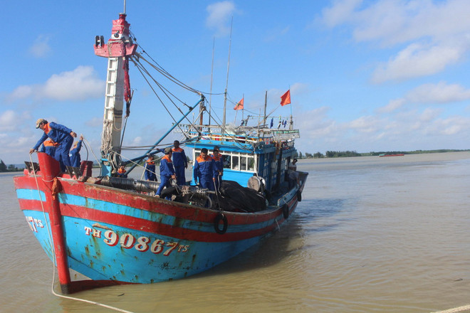 Cứu hộ thành công 17 thuyền viên Thanh Hóa gặp nạn trên biển ảnh 1