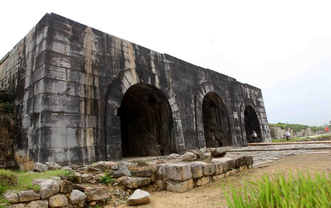 Thanh Hóa: Một đoạn tường Thành nhà Hồ bị sạt lở sau bão số 10 ảnh 1