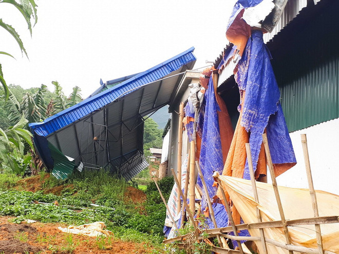 Lốc xoáy gây nhiều thiệt hại ở Đạ Huoai, 1 cây cầu treo bị sập ảnh 1