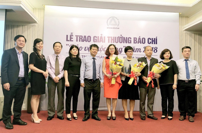 Trao giải thưởng cho các nhà báo viết về bảo hiểm nhân thọ ảnh 1