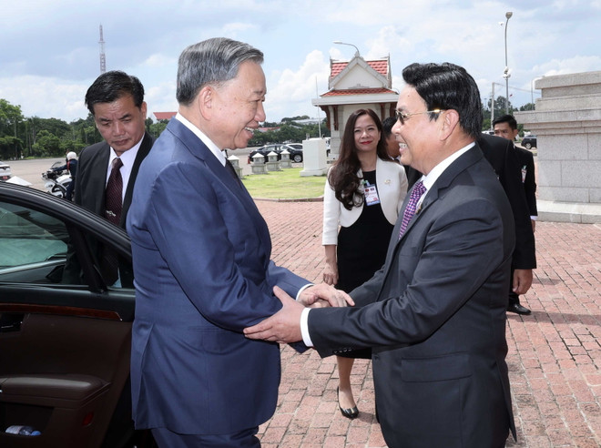 ttxvn_hoi kien chu tich quoc hoi lao 1.jpg