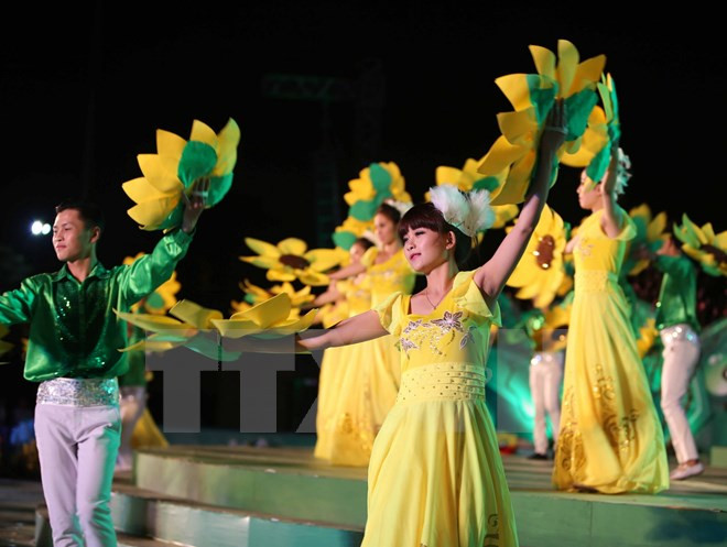 Lượng khách đến Festival hoa Đà Lạt chỉ bằng một nửa so với dự kiến ảnh 1