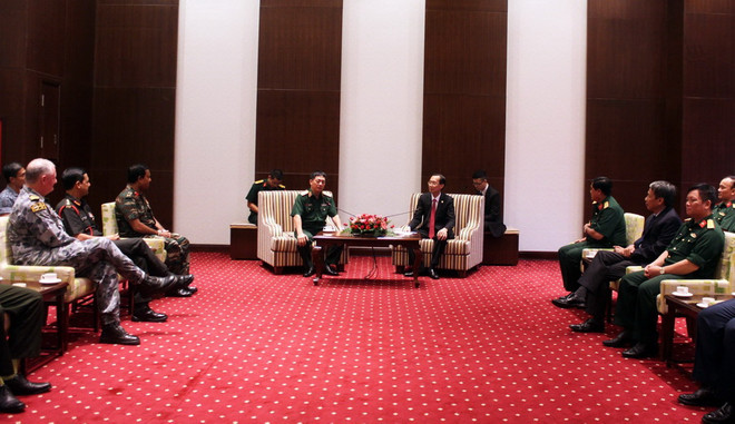 Đoàn học viên Lớp quan chức quốc phòng quốc tế thăm TP.HCM ảnh 1