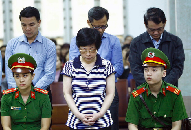 Bị cáo Châu Thị Thu Nga nghe tuyên án. (Ảnh: An Đăng/TTXVN) Châu Thị Thu Nga kháng cáo, đề nghị xem xét lại bản án sơ thẩm ảnh 1