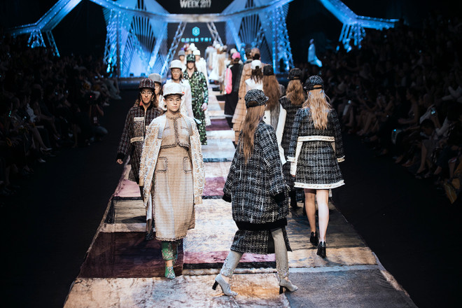 Công Trí tiếp tục mở màn Tuần thời trang quốc tế Xuân Hè 2018 ảnh 1