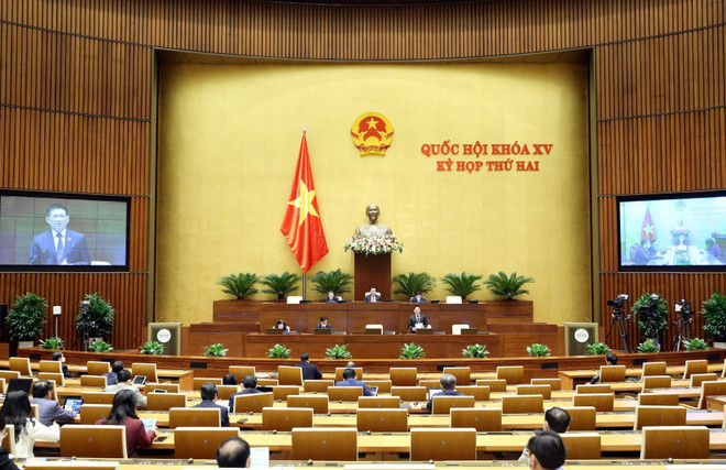 Bộ trưởng Bộ Tài chính Hồ Đức Phớc phát biểu giải trình, làm rõ một số vấn đề đại biểu Quốc hội nêu. (Ảnh: Phạm Kiên/TTXVN) Bảo đảm quyền lợi chính đáng giữa bên bán và bên mua bảo hiểm ảnh 1