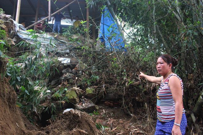 Nghệ An: Nhiều nhà dân ở Quỳ Châu có nguy cơ bị cuốn trôi do sạt lở ảnh 2