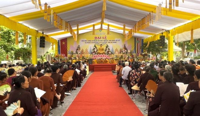 Cầu siêu tưởng niệm các Anh hùng liệt sỹ tại Nghĩa trang Vị Xuyên ảnh 1