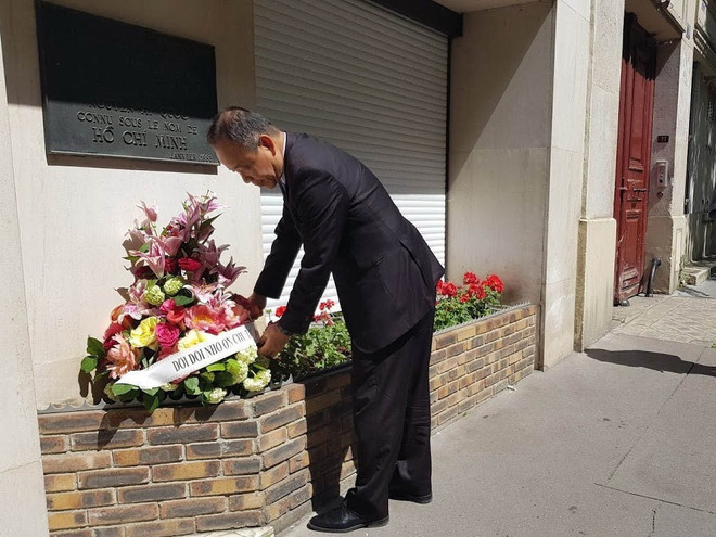 Trang trọng kỷ niệm 128 năm ngày sinh Chủ tịch Hồ Chí Minh tại Pháp ảnh 2