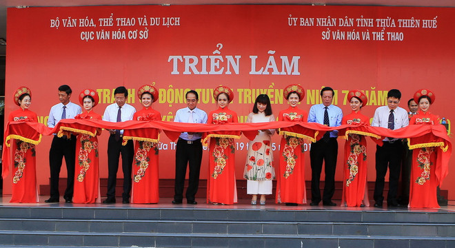 Triển lãm tranh cổ động Ngày Bác Hồ ra Lời kêu gọi thi đua ái quốc ảnh 1