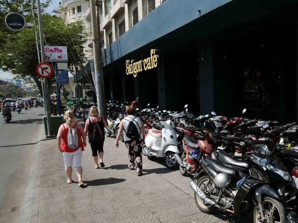 Thành phố Hồ Chí Minh ra quân rầm rộ nhằm "đòi lại vỉa hè" ở Quận 1 ảnh 1