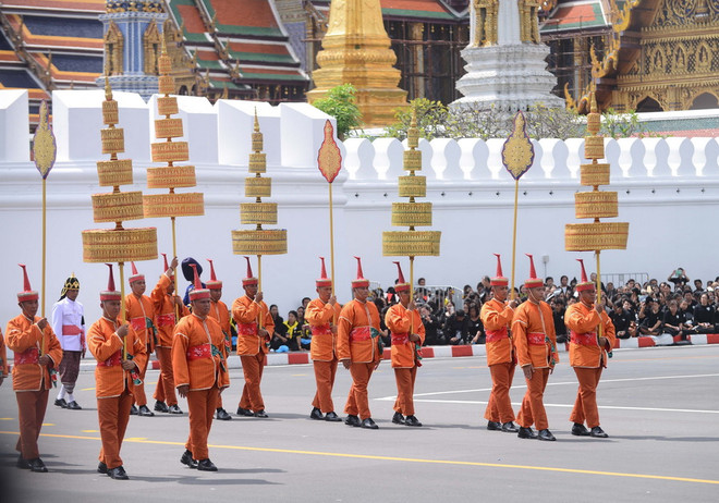 Nghi lễ hoàng gia và Phật giáo tại Lễ hóa thân Nhà Vua Thái Lan Bhumibol Adulayjadej. (Ảnh: Doãn Tấn-Sơn Nam/TTXVN) Lễ hóa thân Nhà Vua Thái Lan Bhumibol Adulyadej diễn ra trang trọng ảnh 1