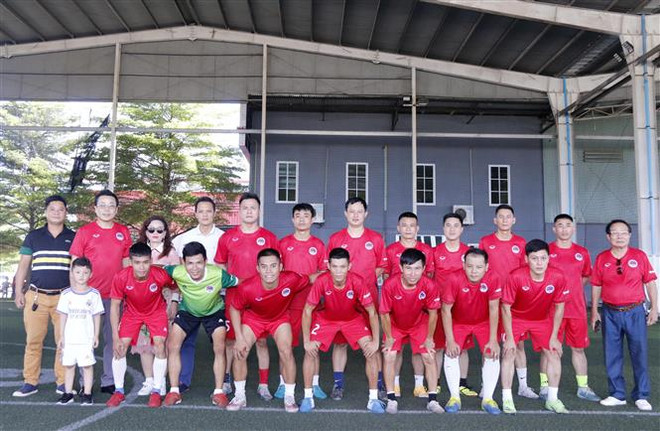 Giao lưu bóng đá hữu nghị chào mừng Năm Đoàn kết Hữu nghị Việt-Lào ảnh 1