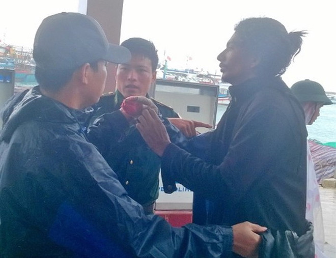 Cấp cứu kịp thời thuyền viên quốc tịch Ấn Độ bị tai nạn trên biển ảnh 1