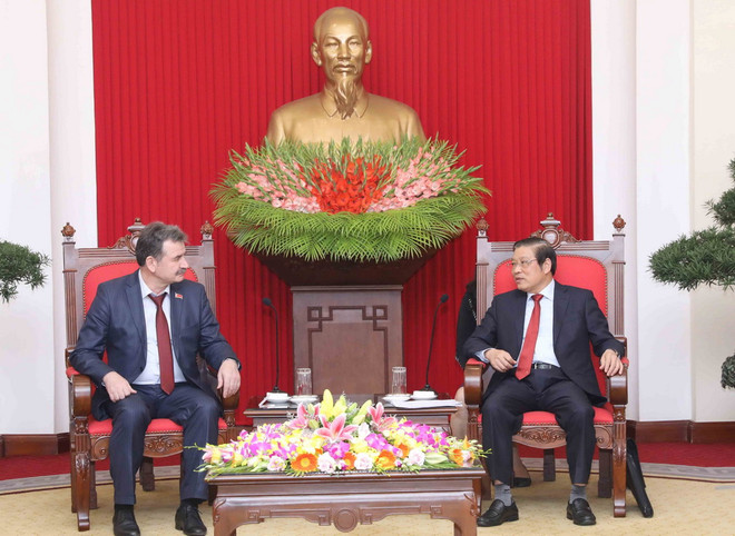 Đoàn đại biểu Đảng Cộng sản Nhân dân Kazakhstan thăm Việt Nam ảnh 1