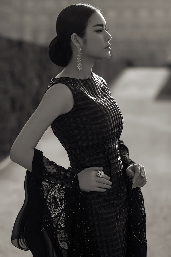 Lý Nhã Kỳ đẹp hút hồn với những thiết kế thời trang cao cấp ảnh 6