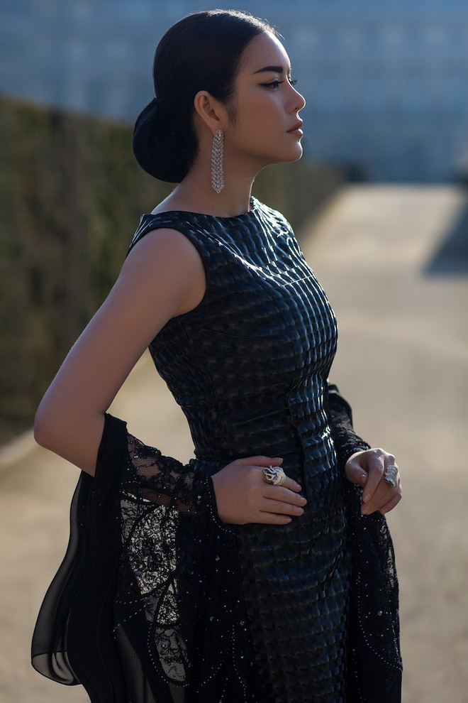 Lý Nhã Kỳ đẹp hút hồn với những thiết kế thời trang cao cấp ảnh 10