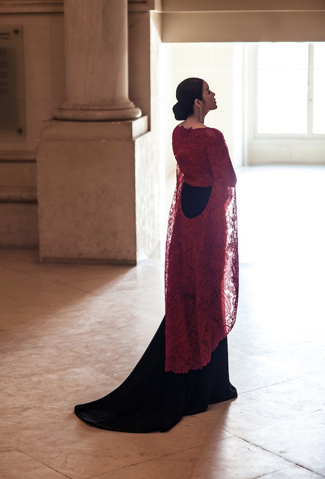 Lý Nhã Kỳ đẹp hút hồn với những thiết kế thời trang cao cấp ảnh 5