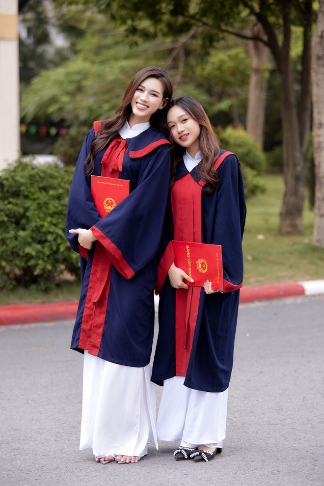 Hoa hậu Đỗ Thị Hà khoe vẻ đẹp trong veo với bộ ảnh kỷ yếu ảnh 1