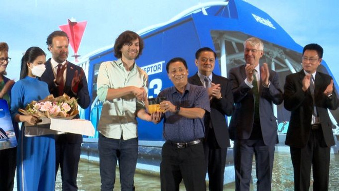 Cần Thơ: Khánh thành hệ thống tự động thu gom rác nổi trên sông ảnh 1