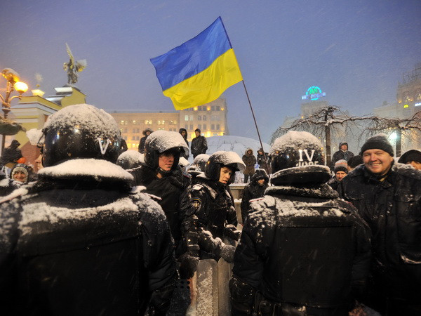 Nga lo ngại tình hình ở Ukraine được "đạo diễn" trước ảnh 1