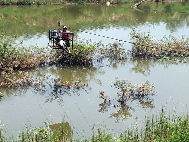 Đã có cầu, người dân vẫn liều mình đu dây qua sông Pô Kô ảnh 2