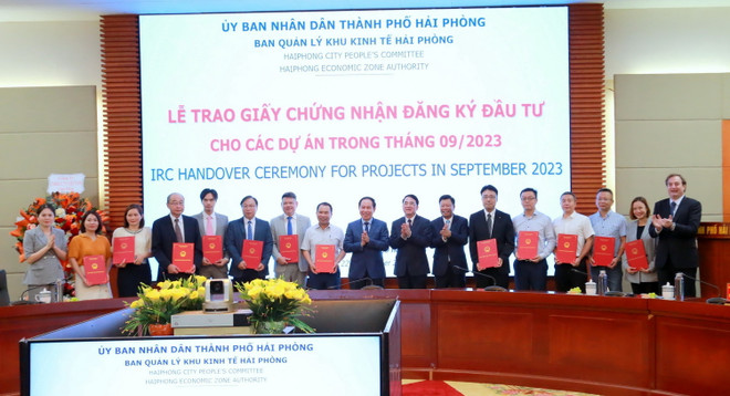 Hải Phòng trao chứng nhận đầu tư cho các dự án với tổng vốn 1,3 tỷ USD ảnh 1