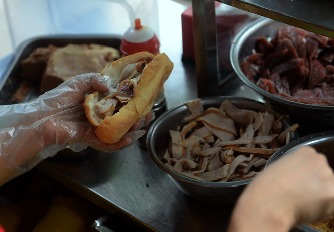 Sự cố bánh mỳ Phượng và chuyện bảo vệ thương hiệu du lịch văn hóa ảnh 1