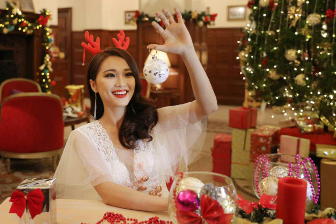 Thí sinh Hoa hậu Hoàn vũ Việt Nam lung linh mừng Giáng sinh ảnh 6