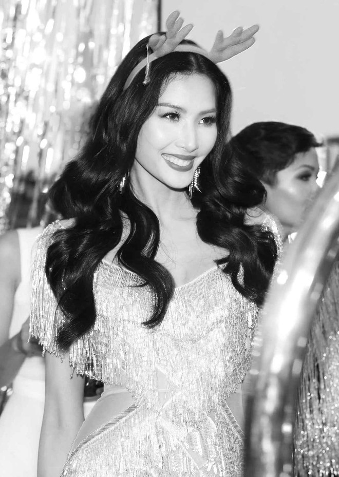 Thí sinh Hoa hậu Hoàn vũ Việt Nam lung linh mừng Giáng sinh ảnh 3