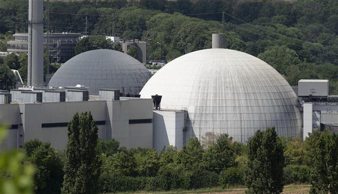 Nhà máy điện hạt nhân Neckarwestheim ở miền Nam Đức. (Ảnh: AFP/TTXVN) Chuyên gia Đức: Duy trì nhà máy điện hạt nhân giúp giảm 4% giá điện ảnh 1