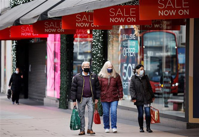 Giá xăng dầu giảm, tỷ lệ lạm phát của Anh xuống dưới 10% ảnh 1