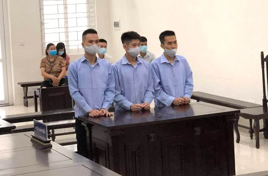 Hà Nội: Phạt tù nhóm bắt cóc 'con nợ' ra nghĩa trang để đòi tiền ảnh 1