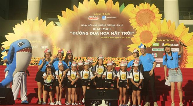 Hơn 1,5 tỷ đồng ủng hộ bệnh nhi ung thư tại Ngày hội hoa hướng dương ảnh 1