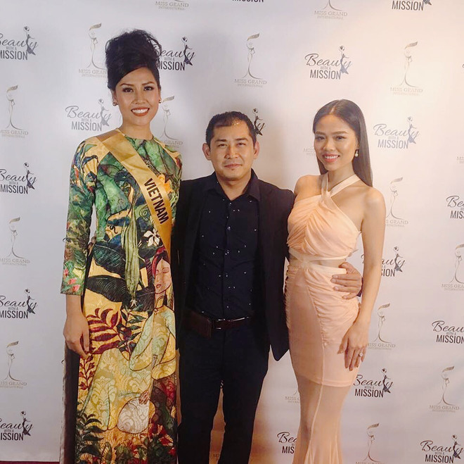 Nguyễn Thị Loan duyên dáng trong phần thi trang phục dân tộc ảnh 4