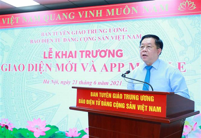 Ông Nguyễn Trọng Nghĩa, Bí thư Trung ương Đảng, Trưởng Ban Tuyên giáo Trung ương phát biểu tại buổi lễ. (Ảnh: Phương Hoa/TTXVN) Báo điện tử Đảng Cộng sản Việt Nam ra mắt giao diện mới và App Mobile ảnh 1