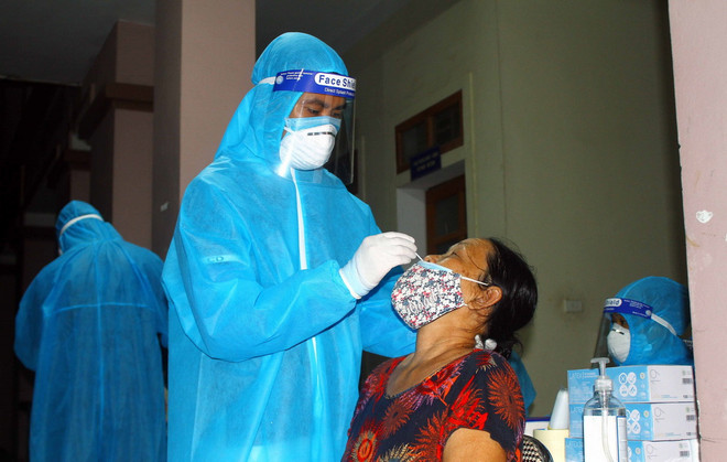 Nghệ An hoàn thành việc lấy 60.000 mẫu xét nghiệm sàng lọc COVID-19 ảnh 1