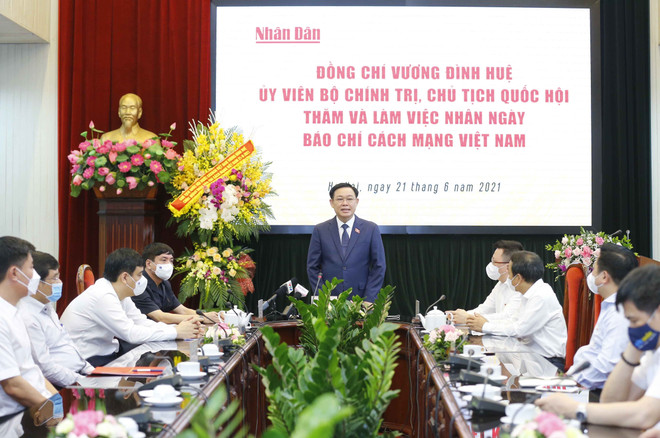 [Photo] Chủ tịch Quốc hội Vương Đình Huệ chúc mừng Báo Nhân Dân ảnh 3
