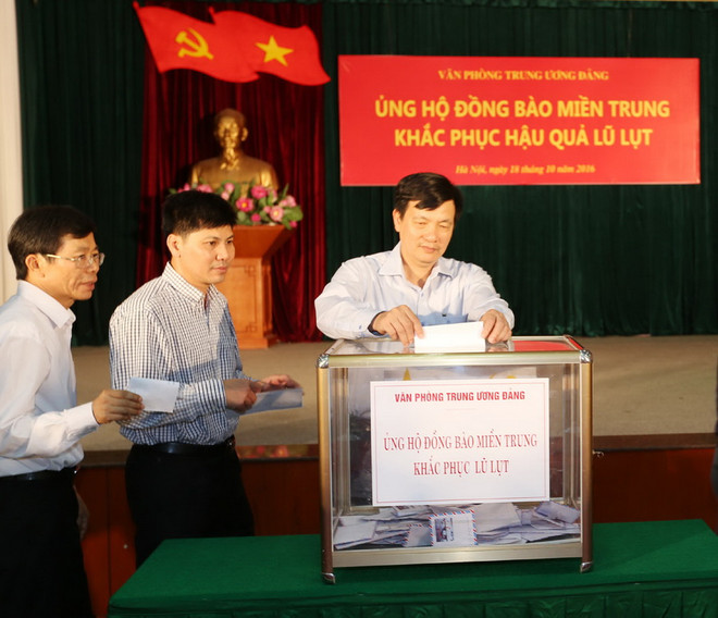 Tổng Bí thư Nguyễn Phú Trọng tham gia ủng hộ đồng bào miền Trung ảnh 1