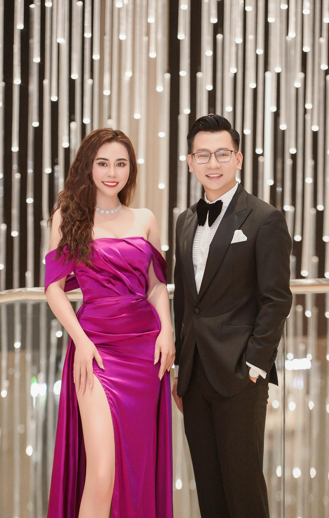Hoa hậu Phan Kim Oanh và MC Thế Cương. (Ảnh: BTC) 441945395_1002847011461625_6879392581649405649_n.jpg