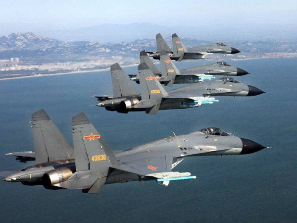 Các chiến đấu cơ của Trung Quốc. (Ảnh minh họa. Nguồn: Kyodo) Máy bay quân sự Trung Quốc vượt qua eo biển Miyako của Nhật Bản ảnh 1
