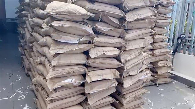 Phát hiện xe tải chở gần 14 tấn đường và phụ gia không rõ nguồn gốc ảnh 1