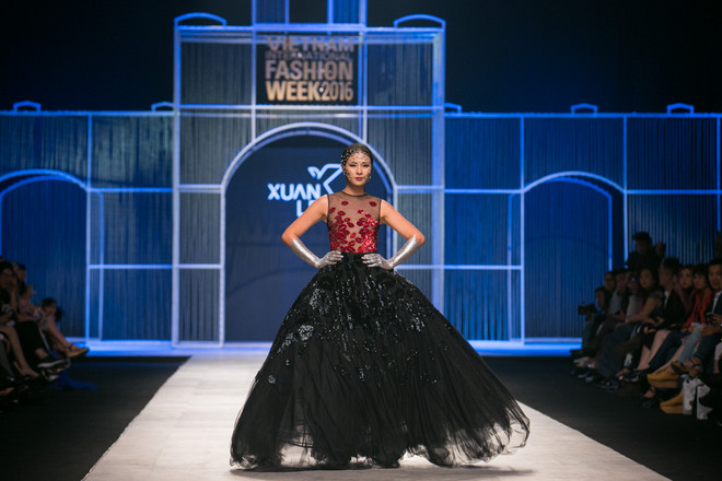 Chân dung những cô gái Paris đang yêu qua bộ sưu tập của Xuân Lê ảnh 18