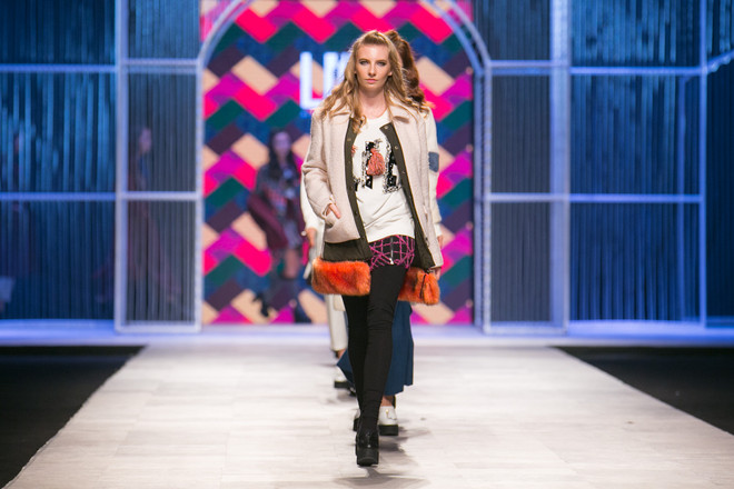 Những cô nàng Rock Chic hiện đại trong các thiết kế ready-to-wear ảnh 1